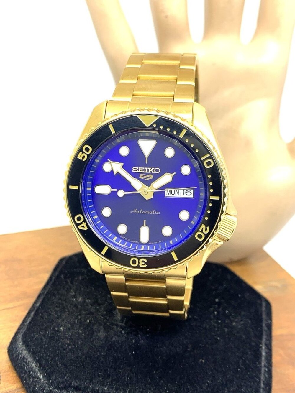 Seiko 5 Sports Mens Watch SRPK20 Automatic Blue Dial Gold Stainless Steel 42.5mm